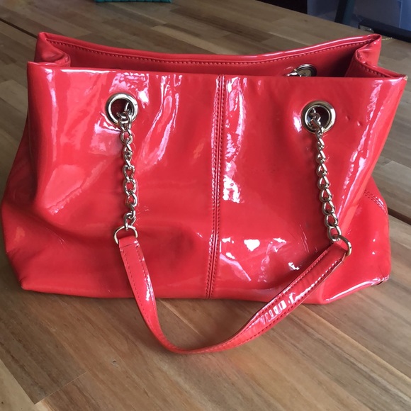 Kate Spade red patent leather shoulder bag with gold chains - Picture 2 of 7